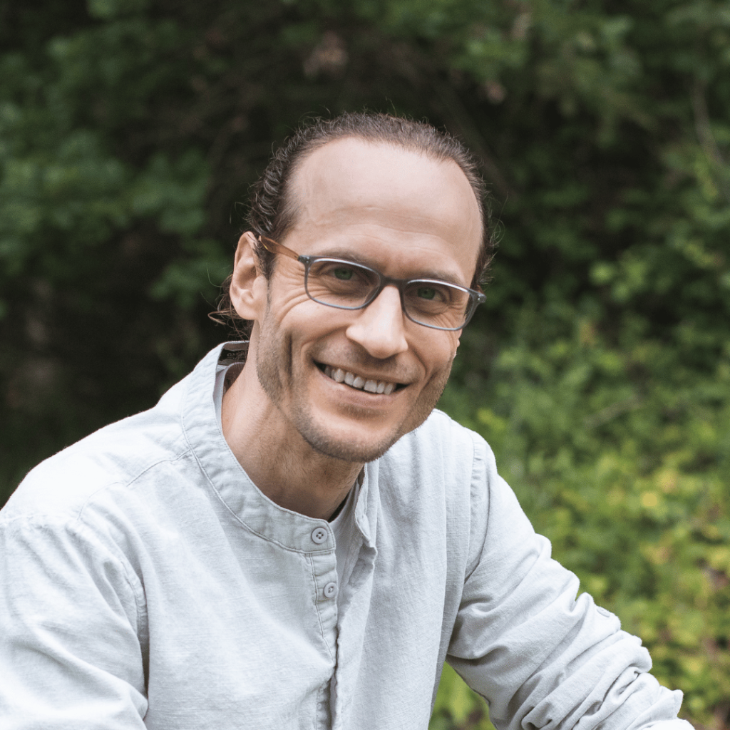 Bill Hershey_Headshot Kneeling 2023 - Bill Portrait 1080x1080 MEDIUM